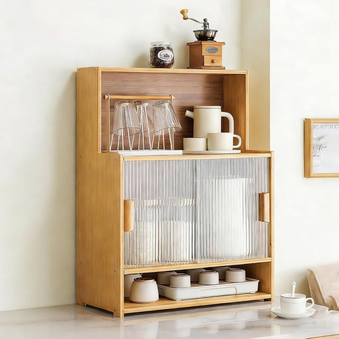 Sideboard mit verstellbaren Ablagen und Bambuselementen