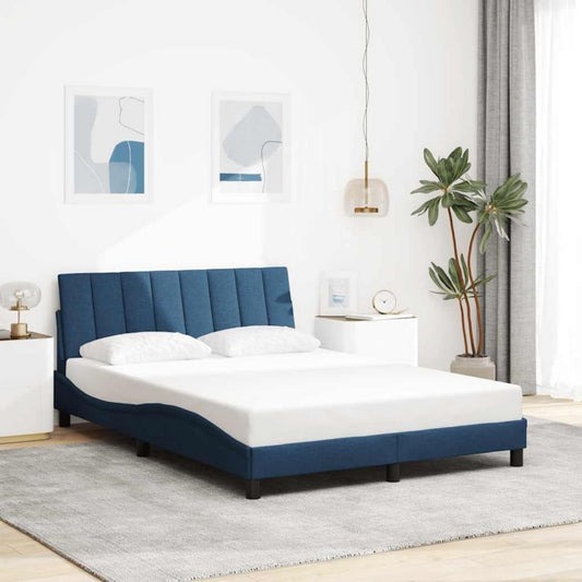 Das Bettgestell misst 120 x 200 cm in Blau