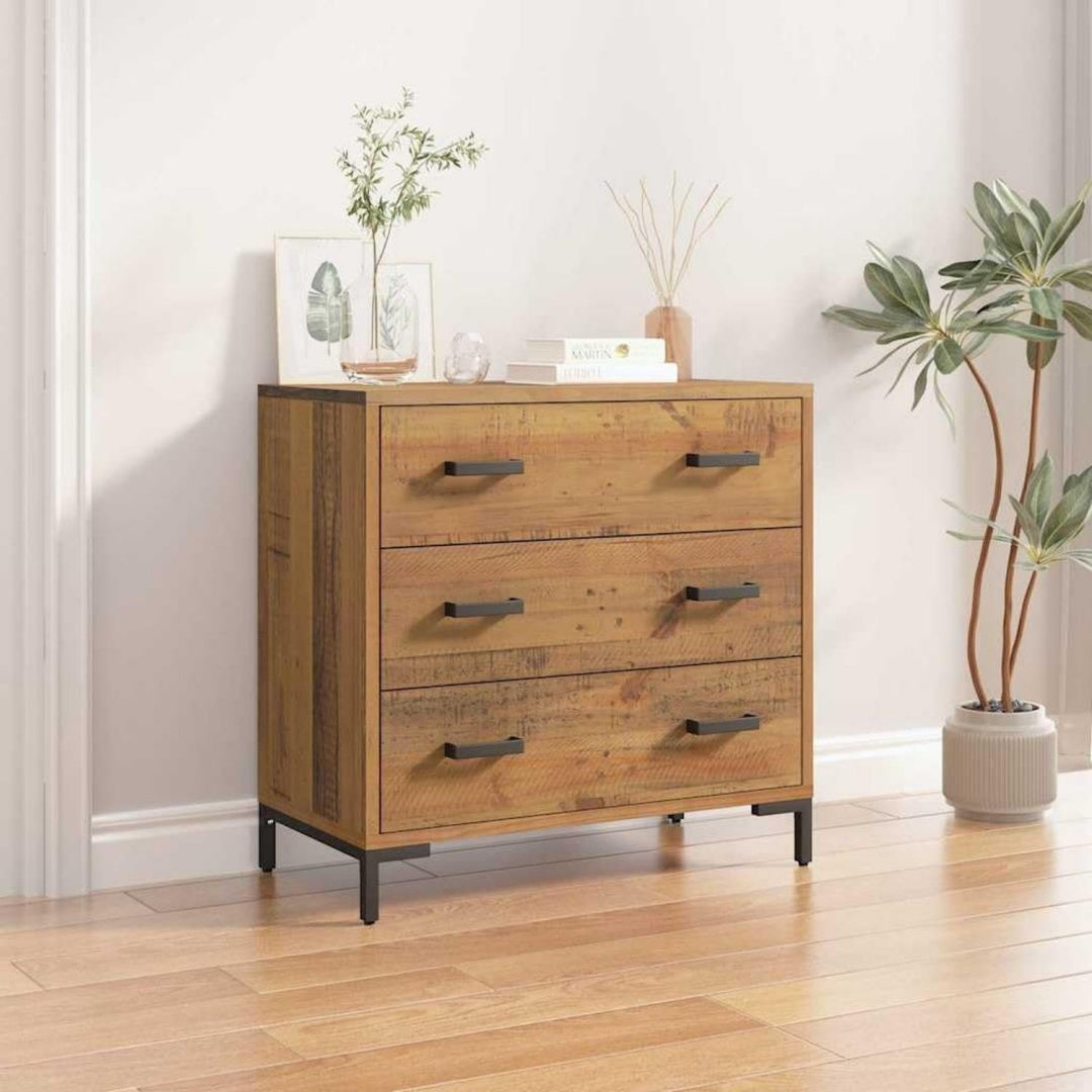 Ein Metallgestell praegt das Sideboard aus Kiefernholz