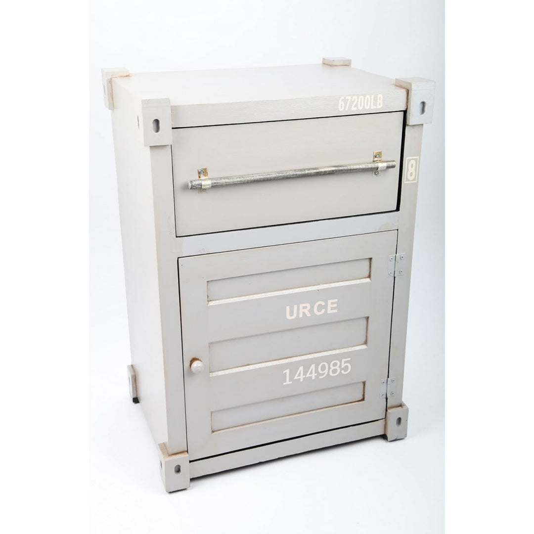 Das Sideboard nimmt mit 62 cm Gestalt an