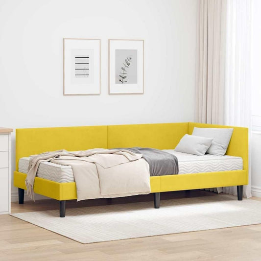 Das Bettgestell nimmt mit 194 x 94 x 72 cm Gestalt an