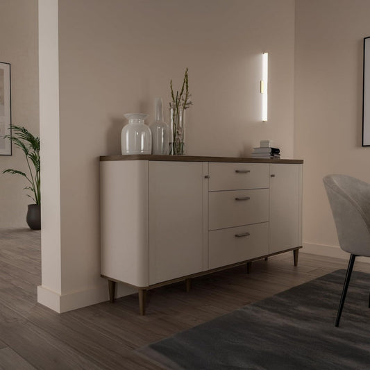 Sideboard verbindet strukturierte Fronten und 3 Schubladen